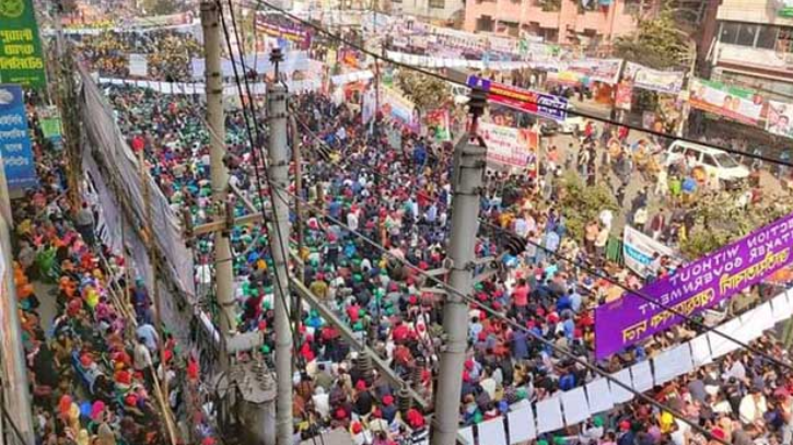 গণ-অবস্থান কর্মসূচিতে স্লোগানে-স্লোগানে উত্তাল নয়াপল্টন এলাকা